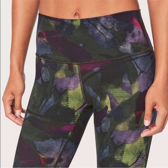 Lululemon Wunder Under Hi-Rise Tight (Full-On Luxtreme 28") size 6 - Picture 2 of 8